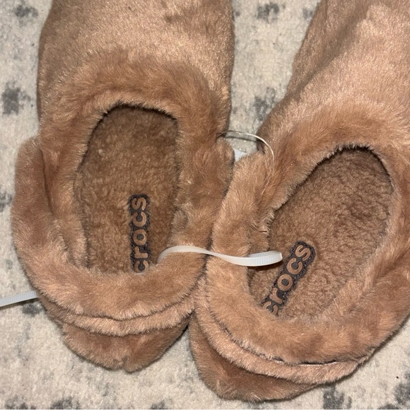 Crocs Unfurgettable Classic Clog Furry! - Picture 9 of 11